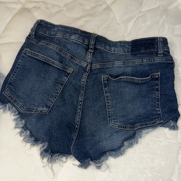 Shorts - Picture 2 of 3